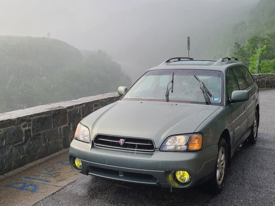 Nicholas Ferrara's 2004 Outback H6-3.0 LL Bean Editi