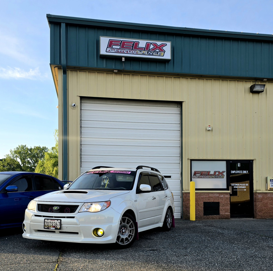 Lars N's 2013 Forester 2.5X Limited JDM Sti skirts and front under spoiler paint matched